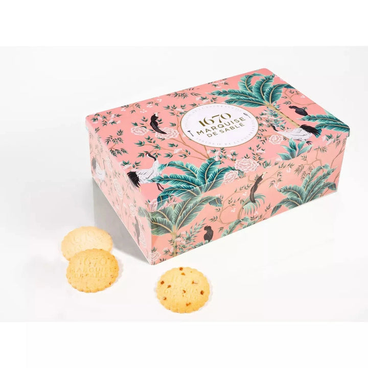 La Sablésienne Biscuit sucré La Sablésienne – Assortiment de Sablés Nature, Caramel & Abricot – Boite Métal 'La Palmeraie' 300g